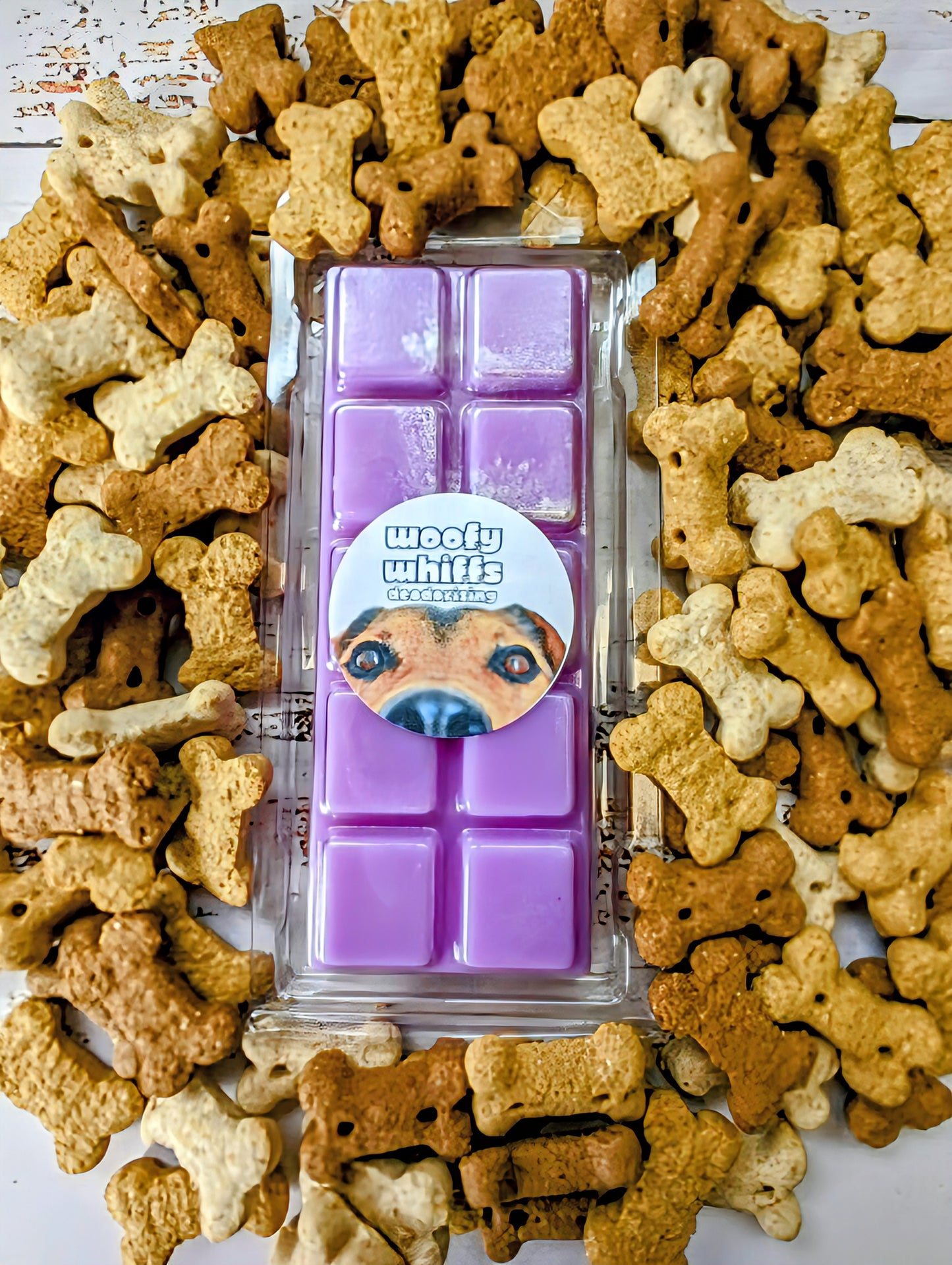 Woofy Whiffs odour eliminating coconut wax melt. Light purple snap bar with silver shimmer accents.