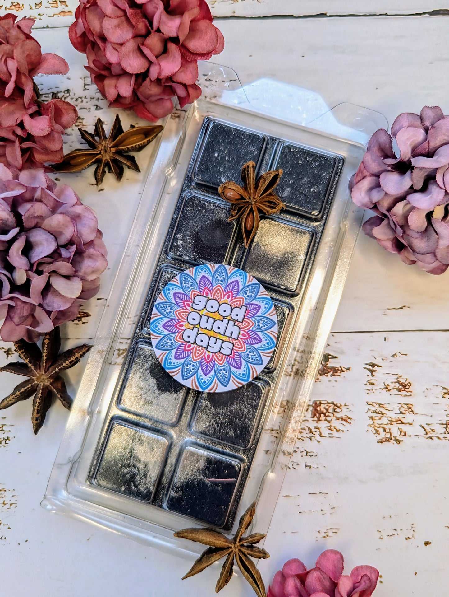 Good Oudh Days coconut wax melt. Midnight blue nap bar with silver shimmer accents.