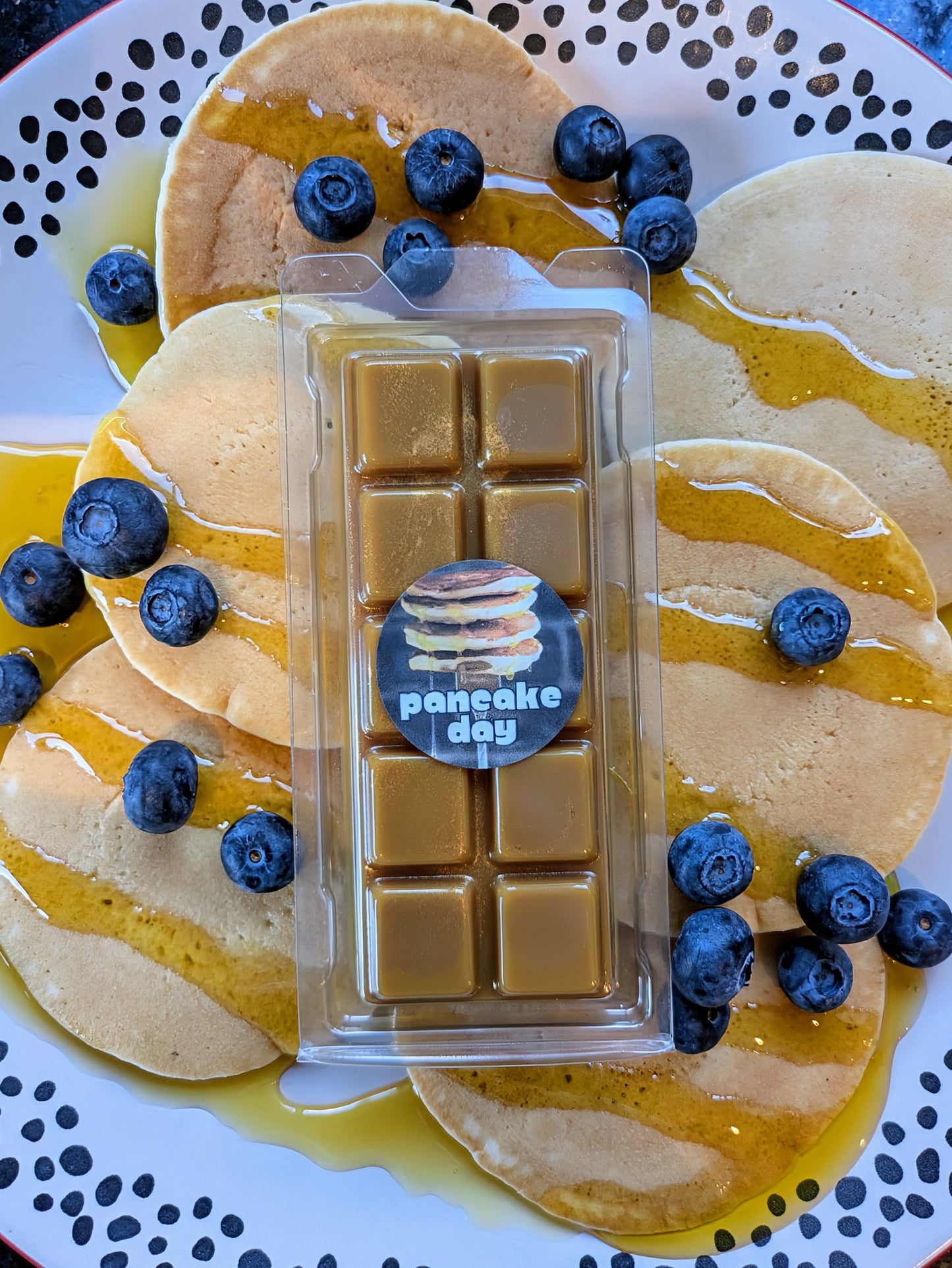 Pancake Day coconut wax melt. Light brown snap bar with gold shimmer accents.