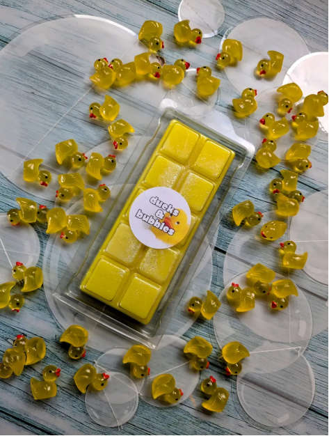 Ducks & Bubbles coconut wax melt. Bright yellow snap bar with white shimmer accents.