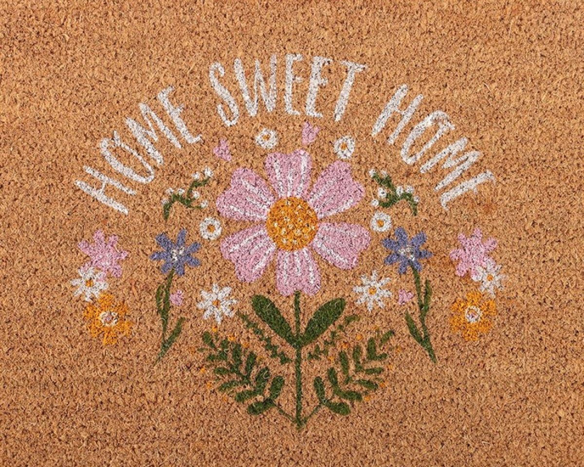 Decorative doormat with 'Home Sweet Home' and daisy design on a natural fibres background.