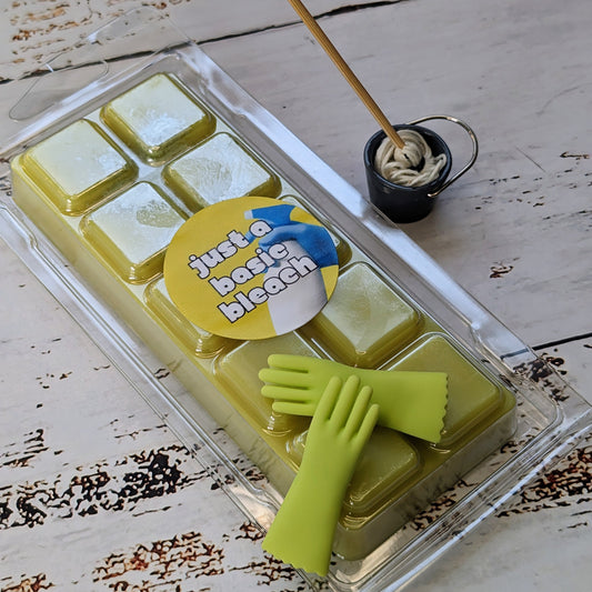 Just a Basic Bleach coconut wax melt. Yellowy green snap bar with silver shimmer accents. 