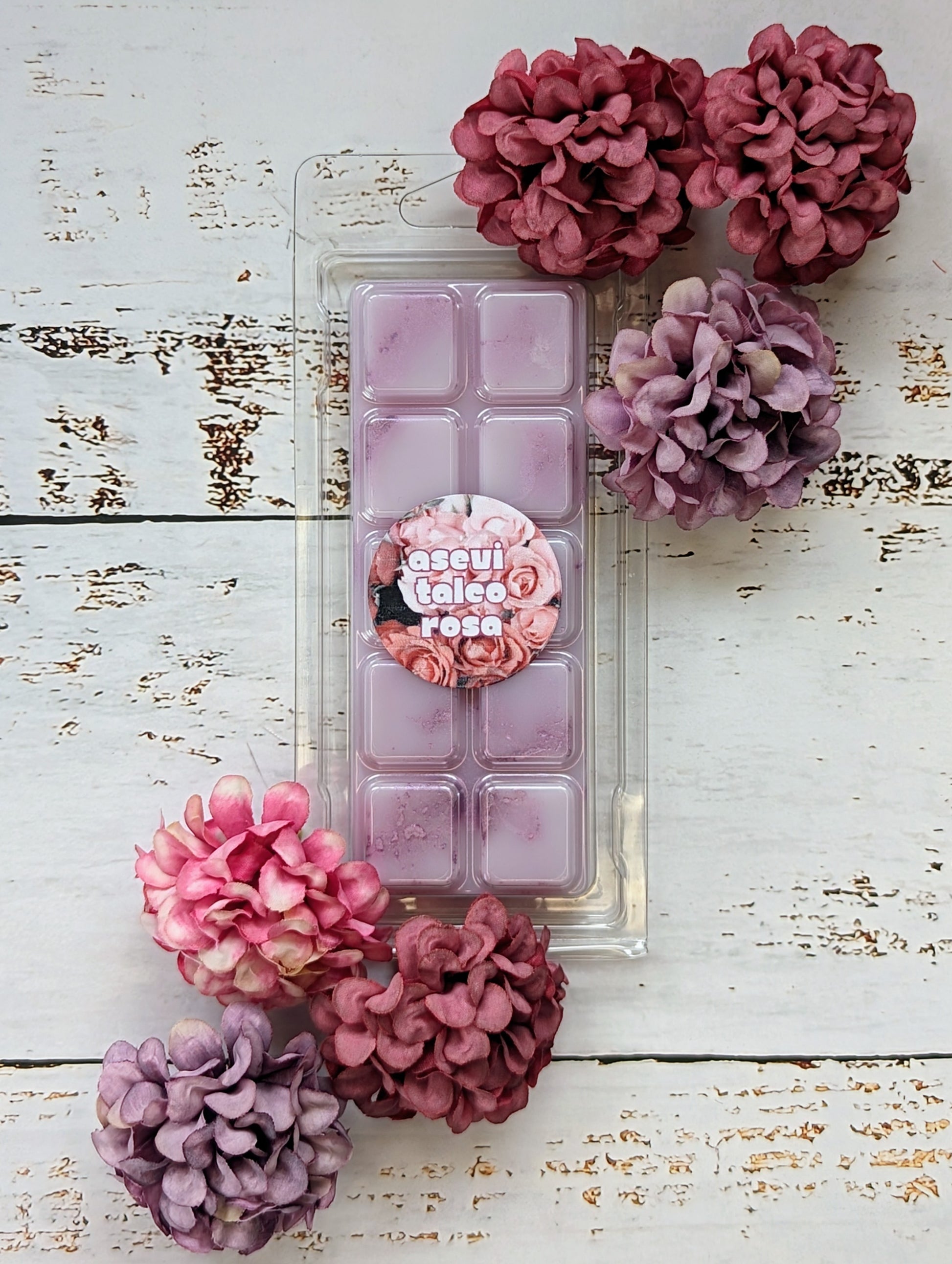 Asevi Talco Rosa coconut wax melt. Violet snap bar with deep purple shimmer accents.