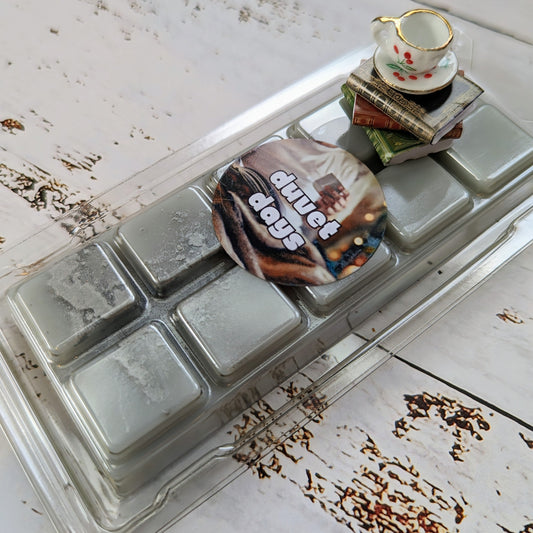 Duvet Day coconut wax melt. Light grey snap bar with metallic silver shimmer accents.