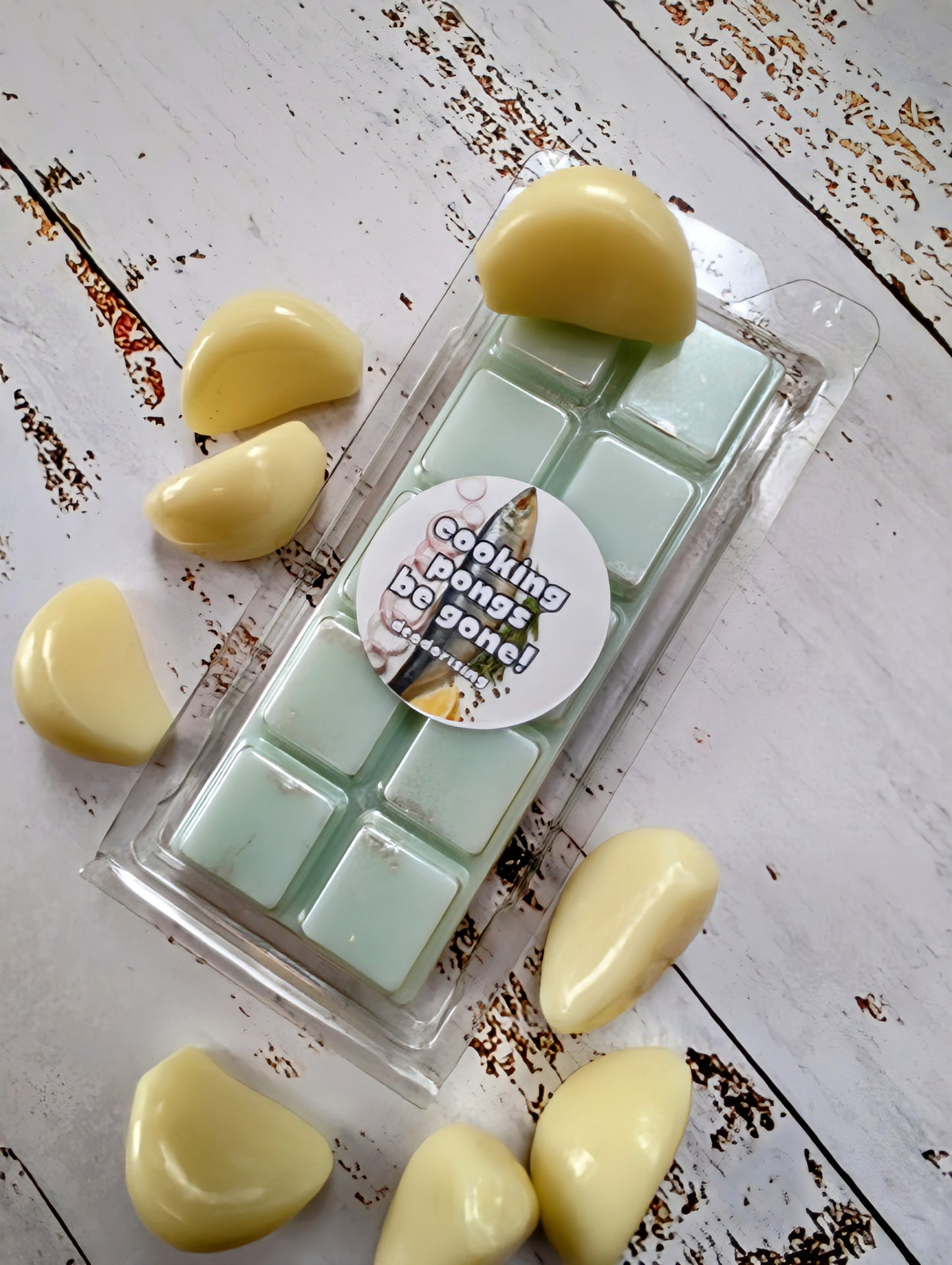Cooking Pongs Begone! deodorising coconut wax melt. Light green snap bar with silver shimmer accents. 