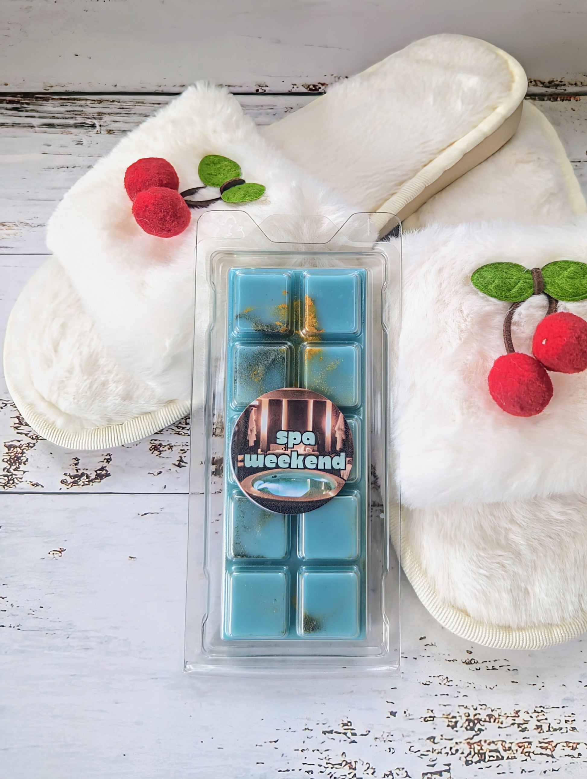 Spa Weekend coconut wax melt. Turquoise snap bar with golden and gun-metal grey shimmer accents. 