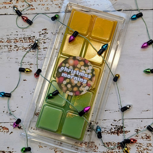 Christmas Morning coconut wax melt. Green and yellow ombre snap bar with golden shimmer accents. 