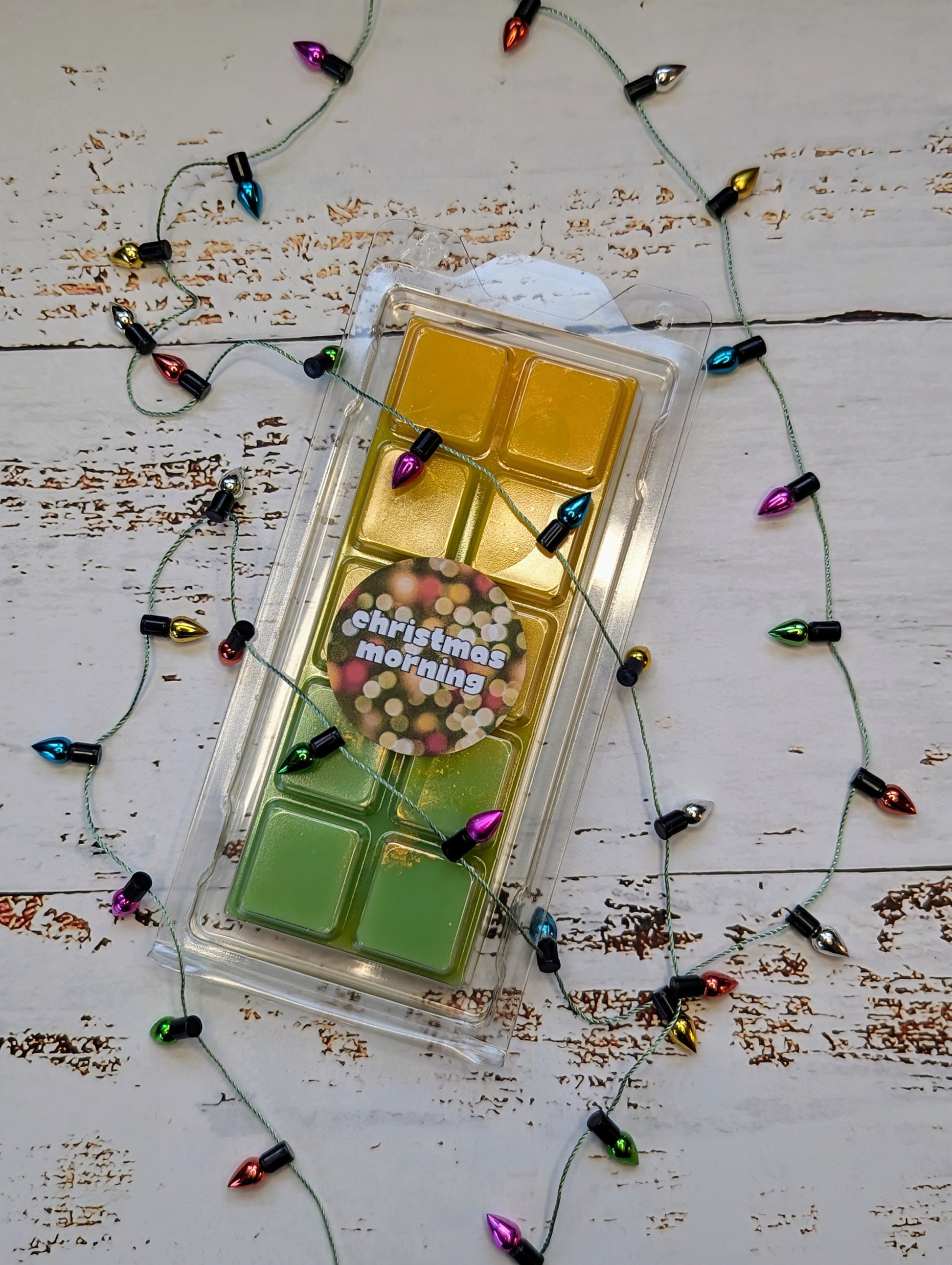 Christmas Morning coconut wax melt. Green and yellow ombre snap bar with golden shimmer accents. 