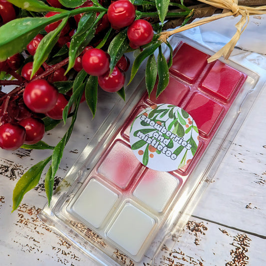 Snowberries and Mistletoe coconut wax melt. White and red ombre snap bar with shimmer accents. 