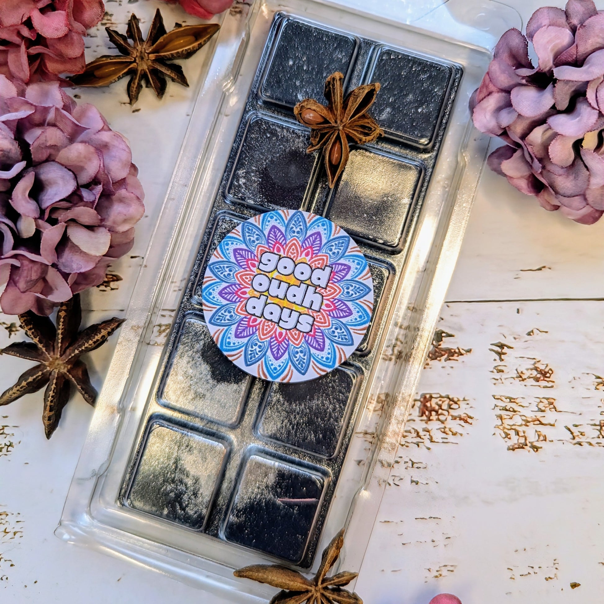 Good Oudh Days coconut wax melt. Midnight blue nap bar with silver shimmer accents. 