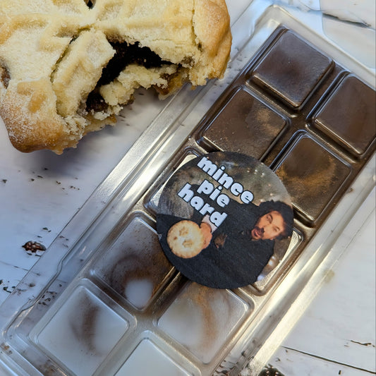 Mince Pie Hard coconut wax melt. Brown and white ombre snap bar with gold shimmer accents.