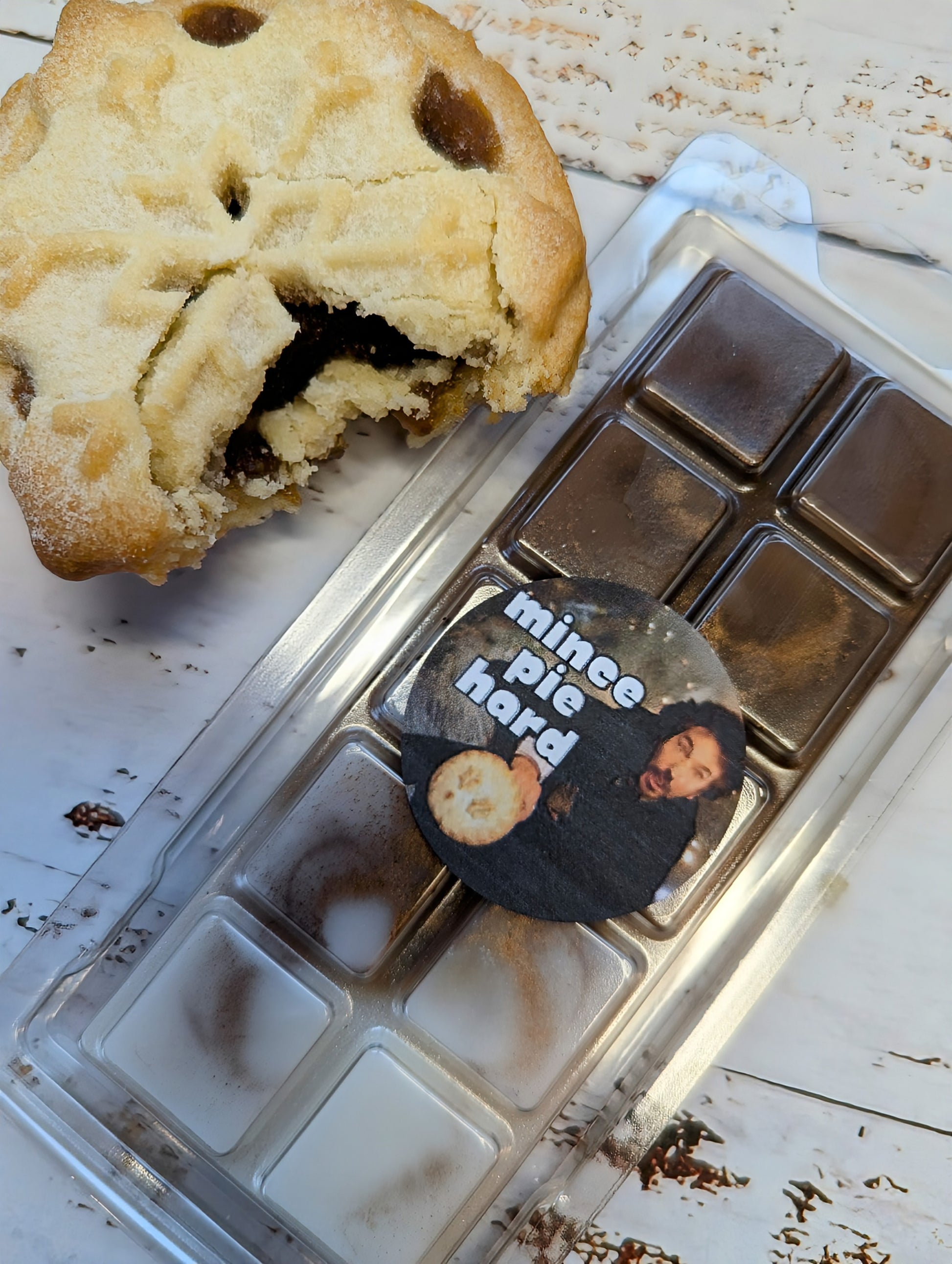 Mince Pie Hard coconut wax melt. Brown and white ombre snap bar with gold shimmer accents.