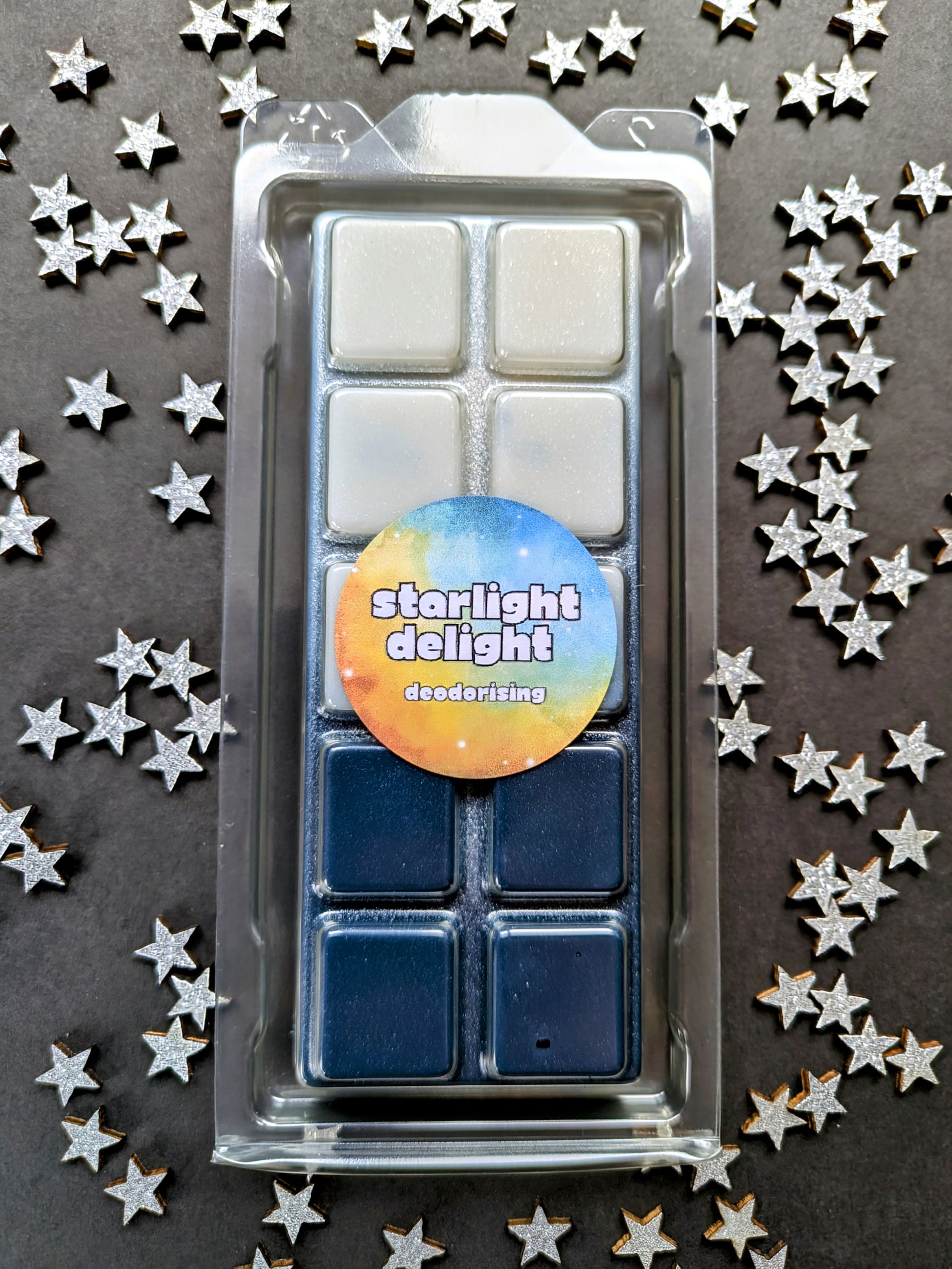 Starlight Delight deodorising coconut wax melt. Dark blue and white ombre snap bar.