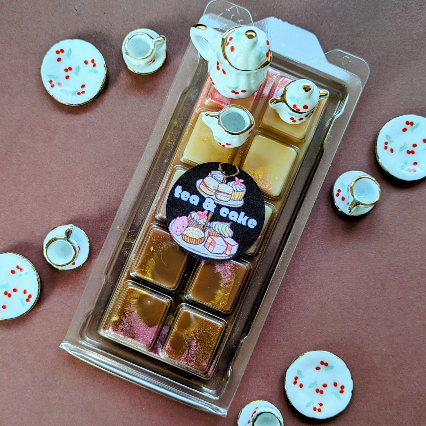 Tea and Cake coconut wax melt. Brown and cream ombre snap bar with pink and gold shimmer accents. 