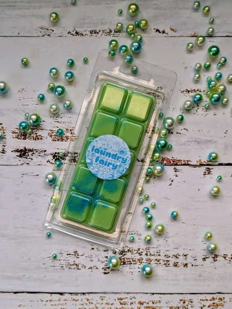 Laundry Fairy coconut wax melt. Green snap bar with blue shimmer accents. 