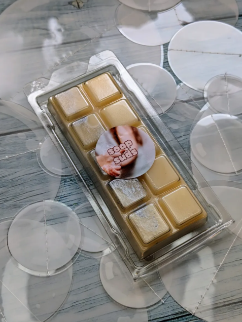 Soap Suds coconut wax melt. Cream snap bar with silver shimmer accents.