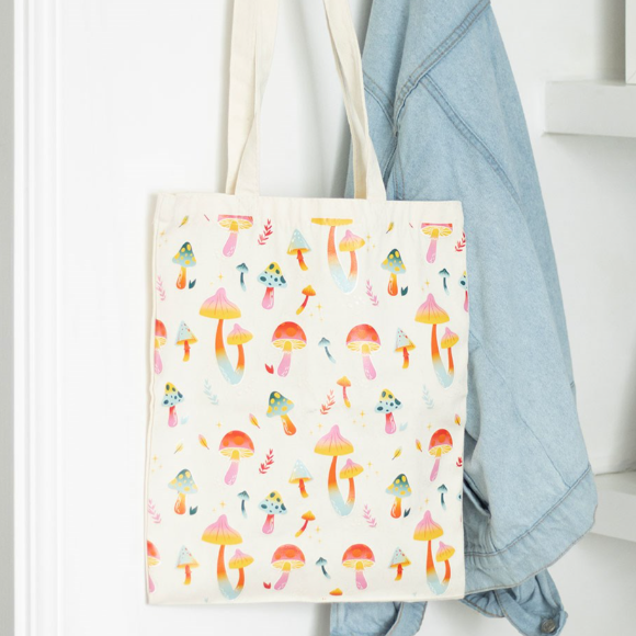 Sustainable canvas tote bag. White bag with mushroom motif. 