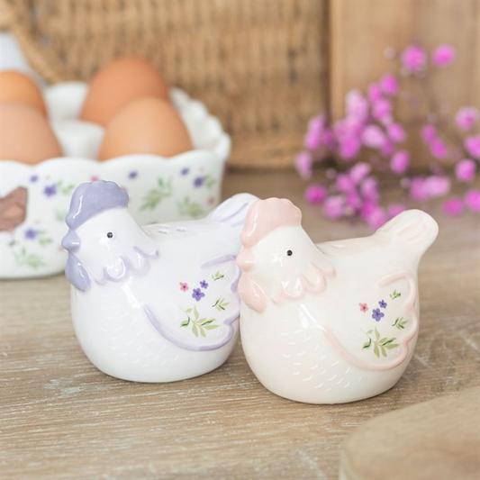 Classic country kitchen style hen shaped salt and pepper shaker set
