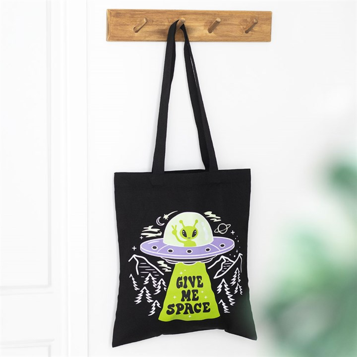 Black tote bag with adorable extraterrestrial and ufo design. 